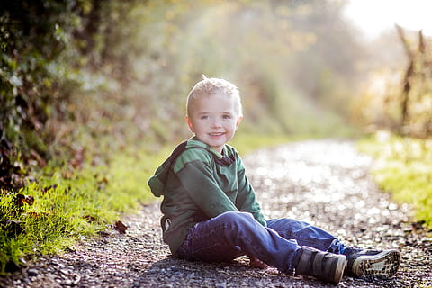 Boy Sitting On Ground, adorable, child, cute, kid, smiling, young HD wallpaper