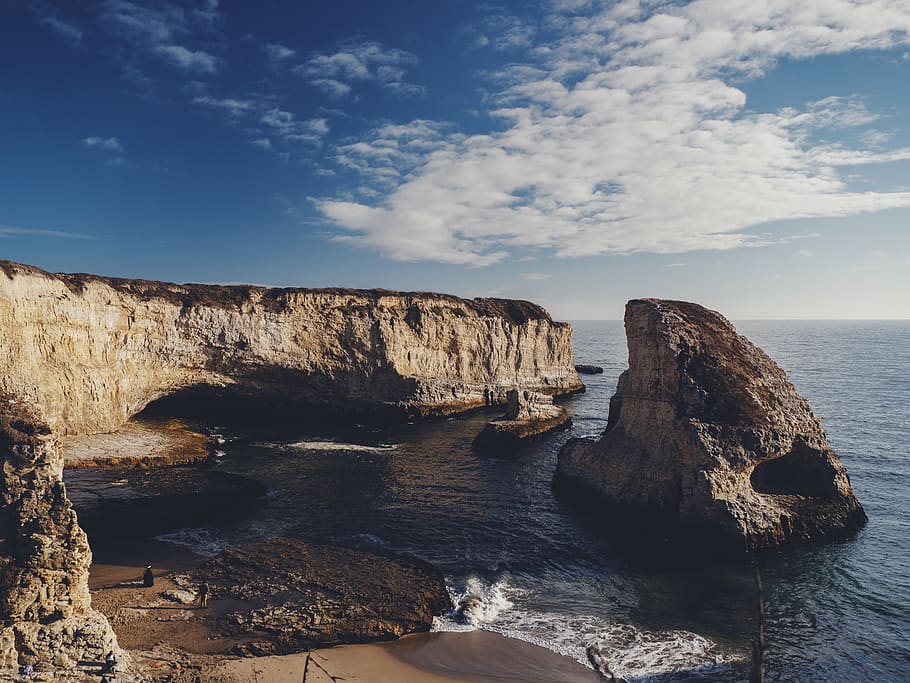ocean wave crushing on shore, outdoors, cliff, promontory, water HD wallpaper