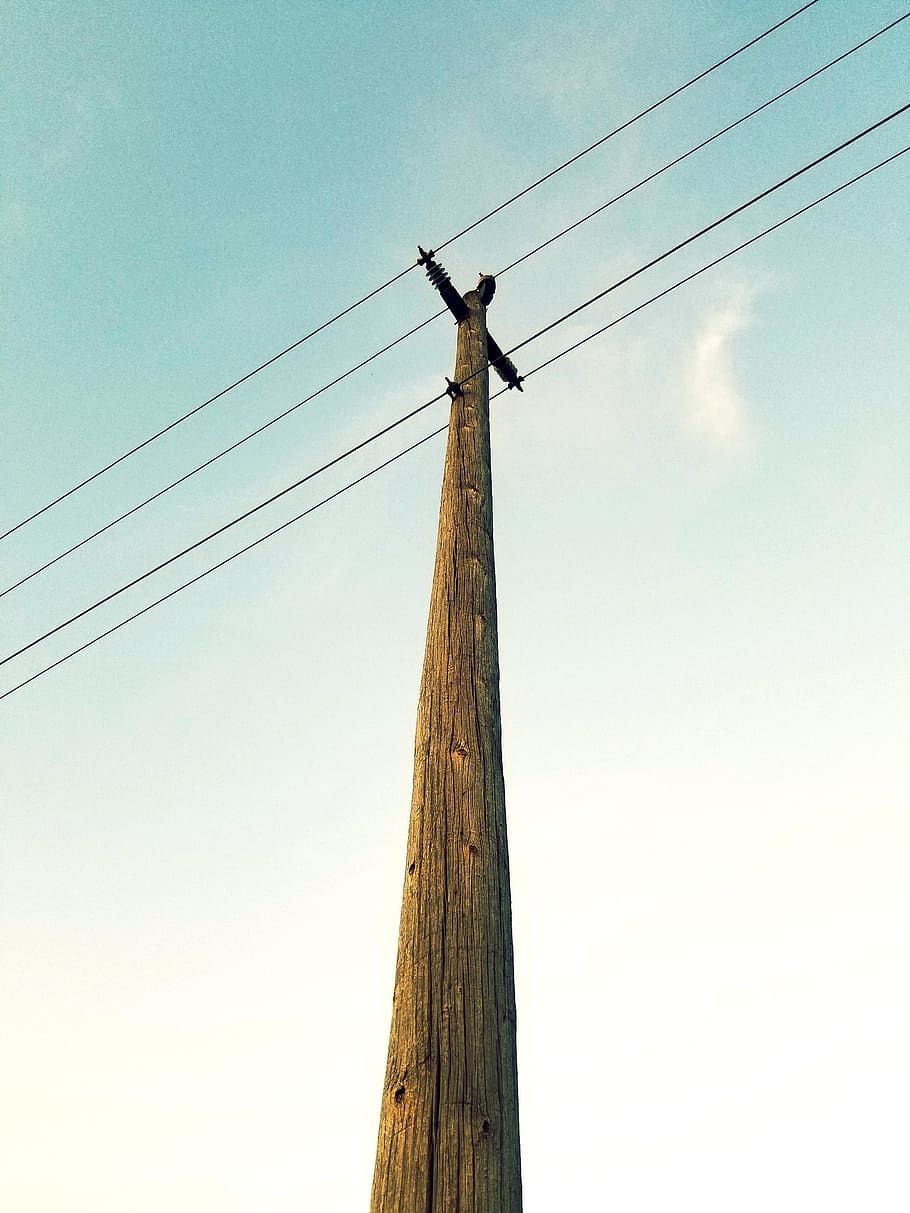 Telephone pole. Телефонный столб. Столбы с проводами. Деревянный столб с проводами. Телефонные провода на Столбах.