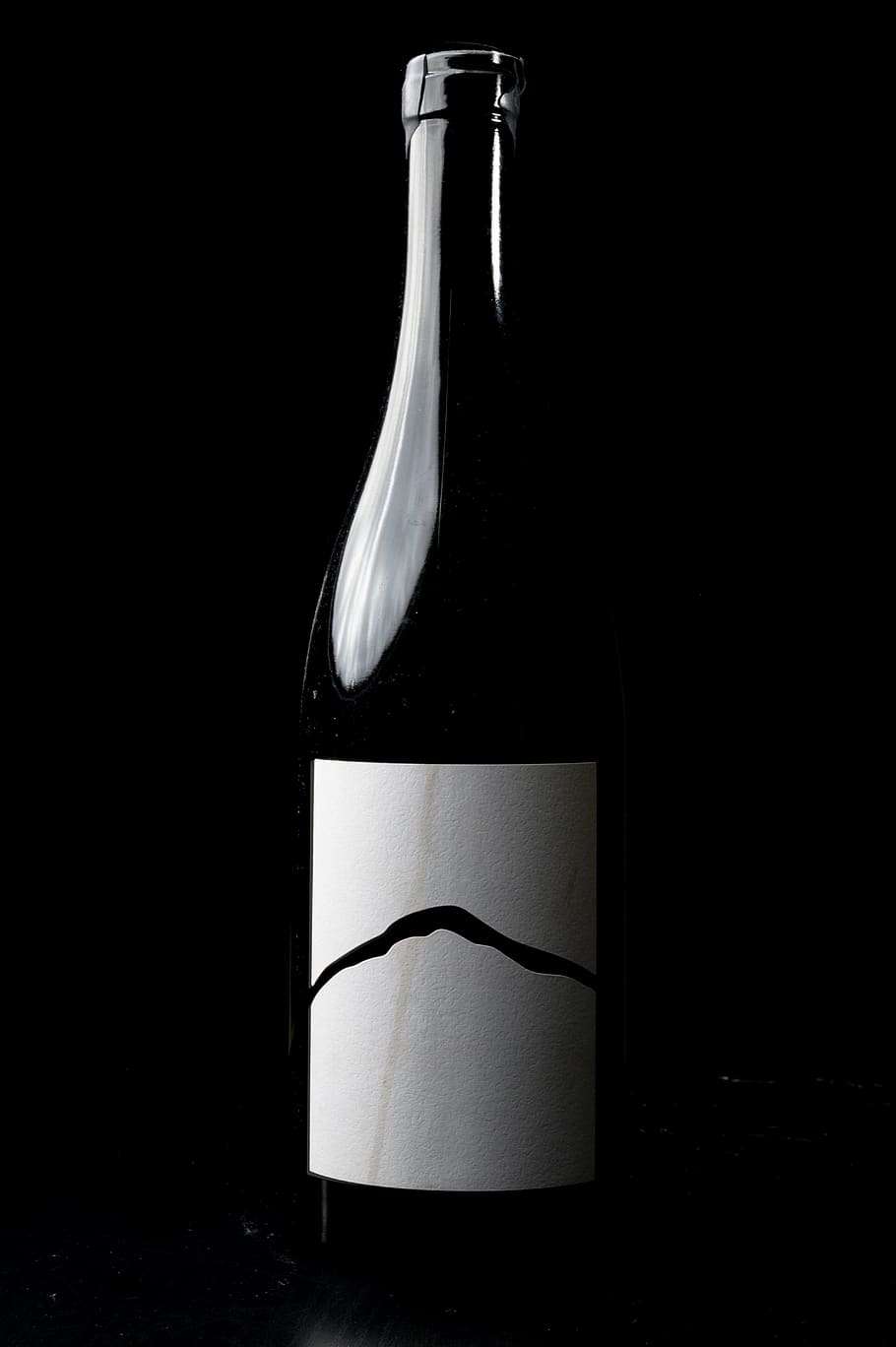 empty labeled bottle, alcohol, beverage, wine bottle, lamp, red wine HD wallpaper