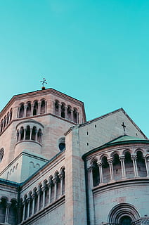 concrete building under blue sky, architecture, tower, spire HD wallpaper