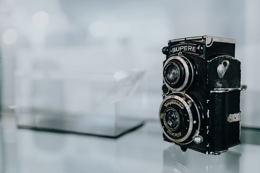 Old camera on glass shelf, vintage, copy space, retro, photography, HD wallpaper