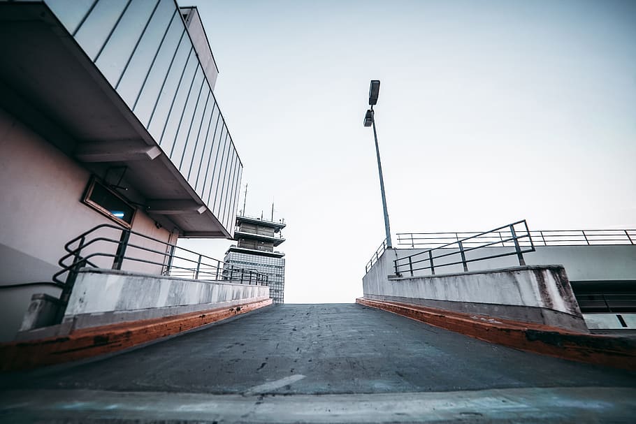 asphalt road between building under gray sky, slope, architecture HD wallpaper