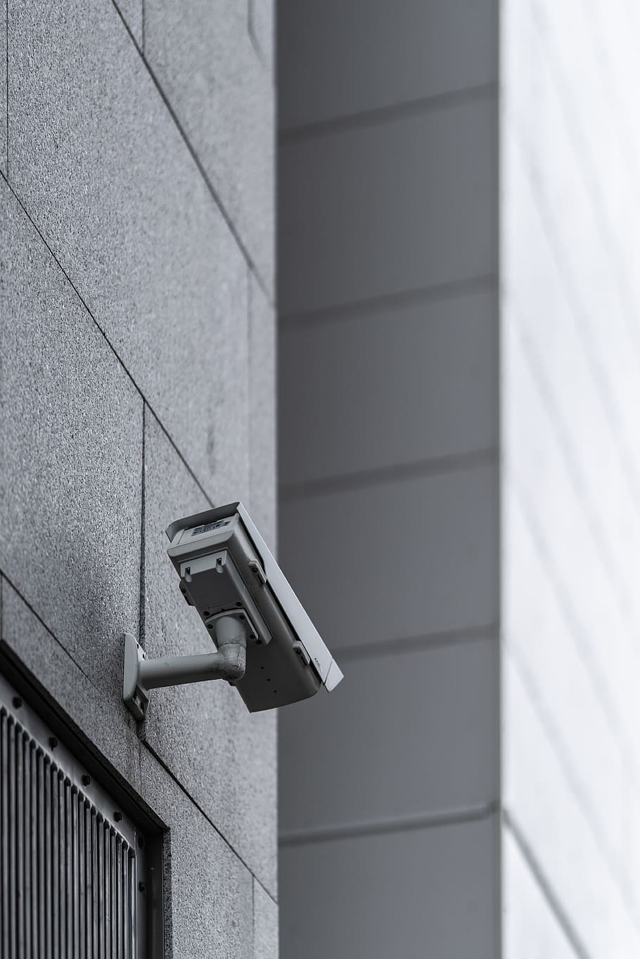 gray surveillance camera, security camera, wall - building feature HD wallpaper