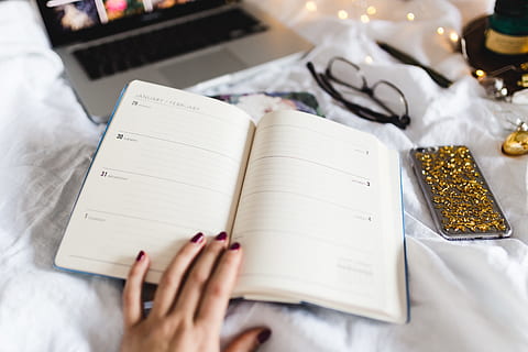 Starting work from bed, notebook, books, calendar, study, agenda HD wallpaper