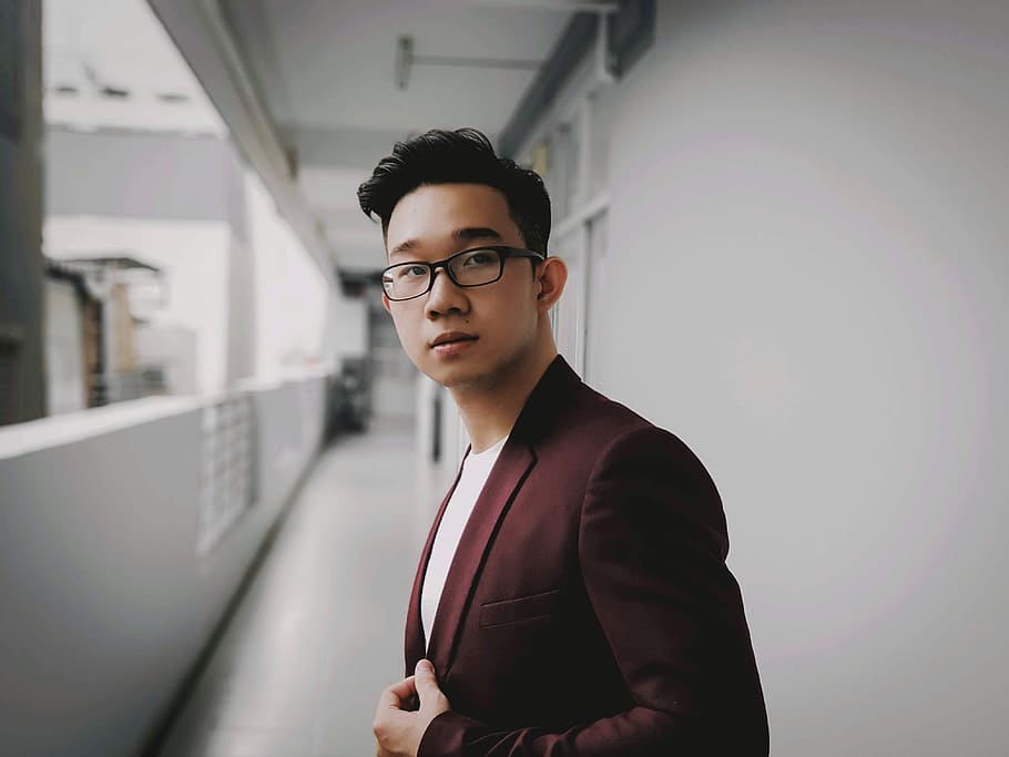 man looking at the right, vest, eyeglasses, one person, young men HD wallpaper