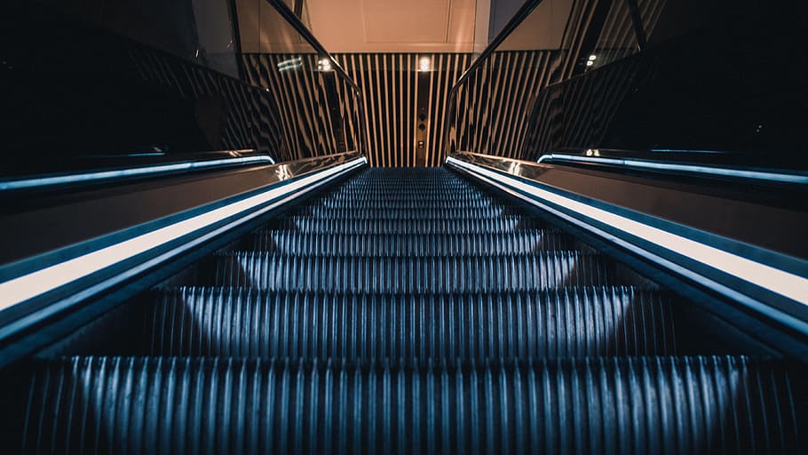 Escalator, empty, perspective, steel, staircase, technology, steps and staircases HD wallpaper