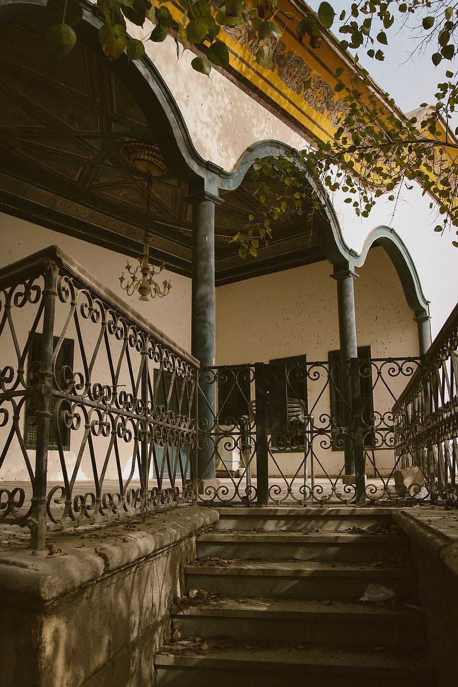 Black Metal Gate Beside House, arches, architecture, columns HD wallpaper