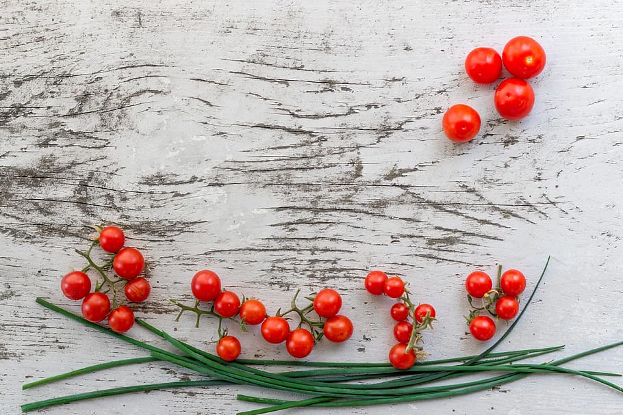 red, tomato, fruit, vegetable, food, green, leaf, wooden, food and drink HD wallpaper