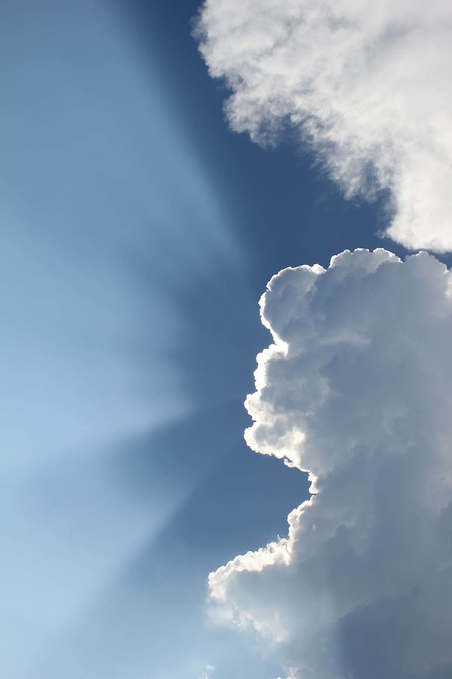 Sun Shining Behind Clouds in Blue Sky, nature, sunlight, sunny HD wallpaper