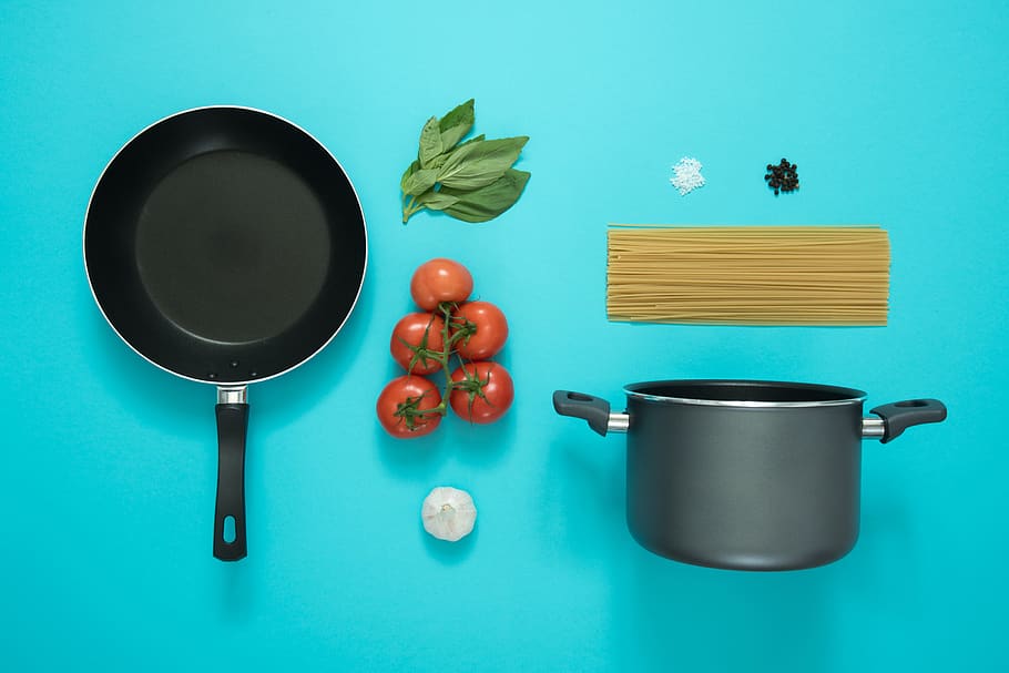 Black and Gray Cooking Pot and Frying Pan With Tomatoes, cookware, HD wallpaper