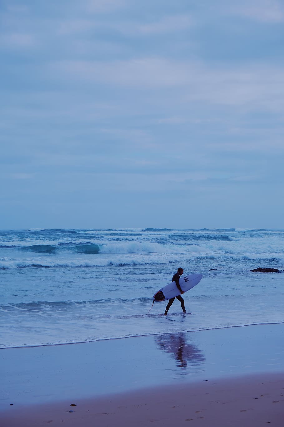 australia, byron bay, water, sea, horizon over water, real people HD wallpaper