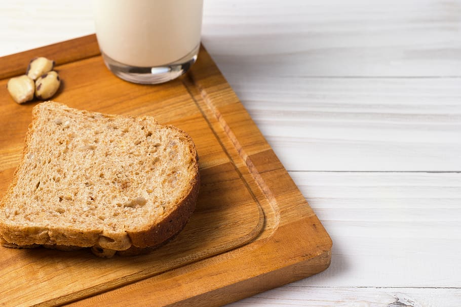 Wheat Bread Slice on Brown Wooden Board, baked, close-up, dawn HD wallpaper