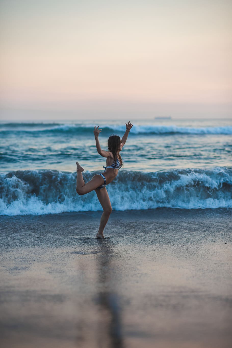 bali, waves, sea, ocean, sunset, water, dance, swimsuit, recreation HD wallpaper