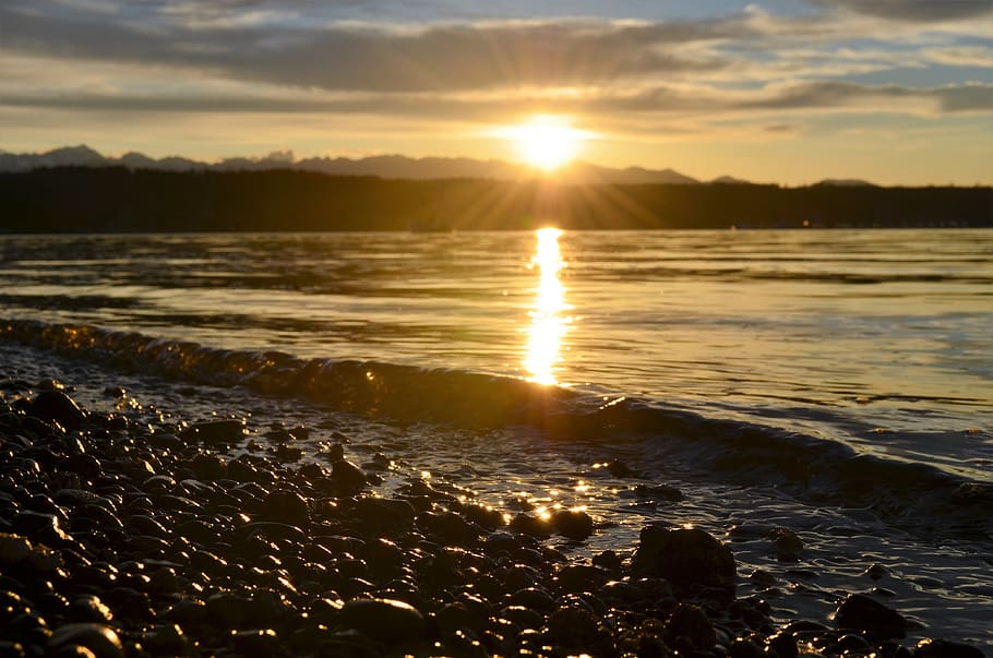 waterfront, sunset, summer, beach, mountains, gold, sky, beauty in nature HD wallpaper