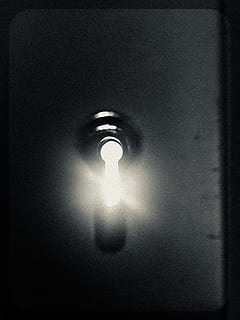 light, key, keyhole, door, wood, steel, darkness, grain, grainy HD wallpaper
