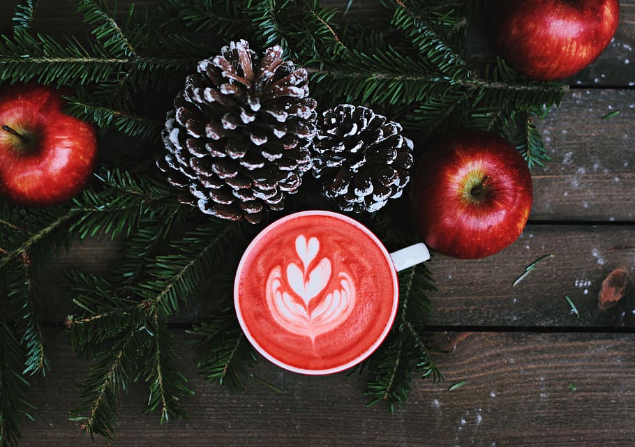 red coffee latte on white ceramic mug, winter, christmas, pinecone, HD wallpaper
