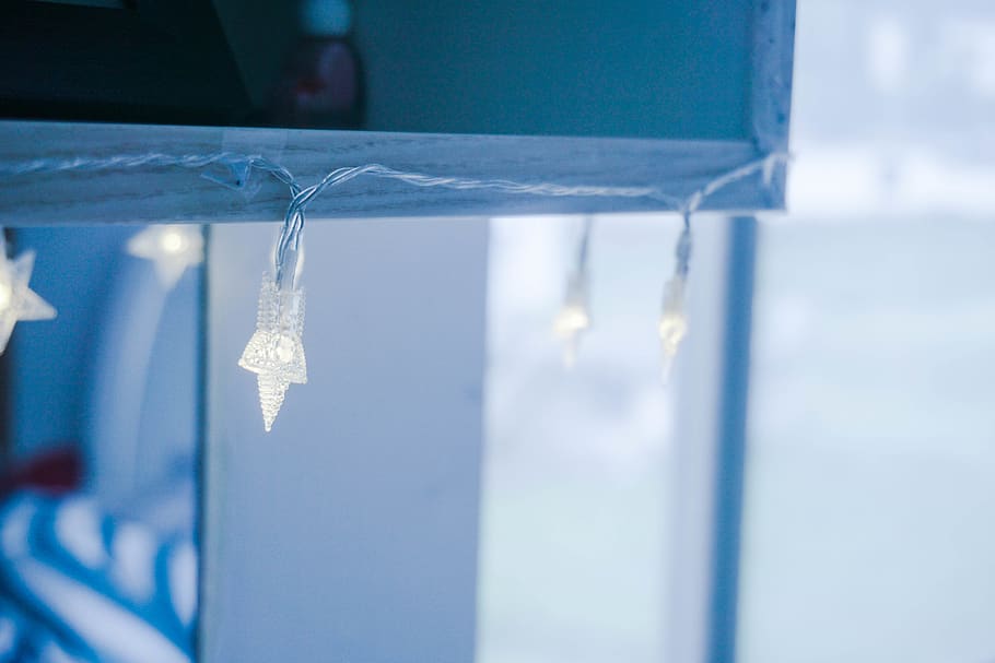White String Lights, focus on foreground, hanging, close-up, no people HD wallpaper