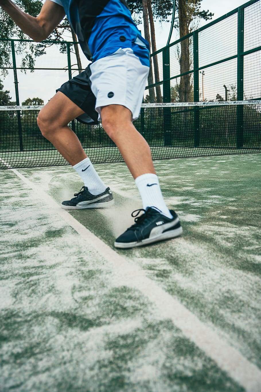 Close-up Photo of Man Standing on Tennis Court, action, active HD wallpaper