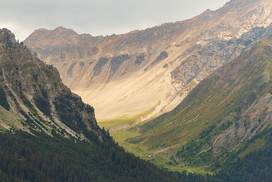 green mountain under gray sky, nature, mountain range, crest HD wallpaper