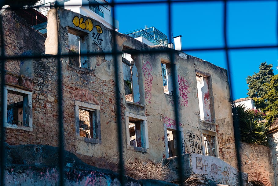 window, lisbon, wall, building, brick, graffiti, rust, banister HD wallpaper