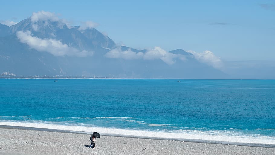 beach, couple, mountain, cloud, ride, ocean, umbrella, valentine HD wallpaper