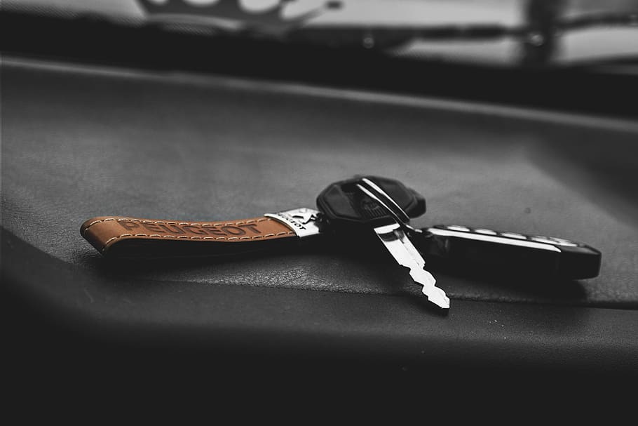 still, items, things, keys, keychain, lock, bokeh, table, close-up HD wallpaper