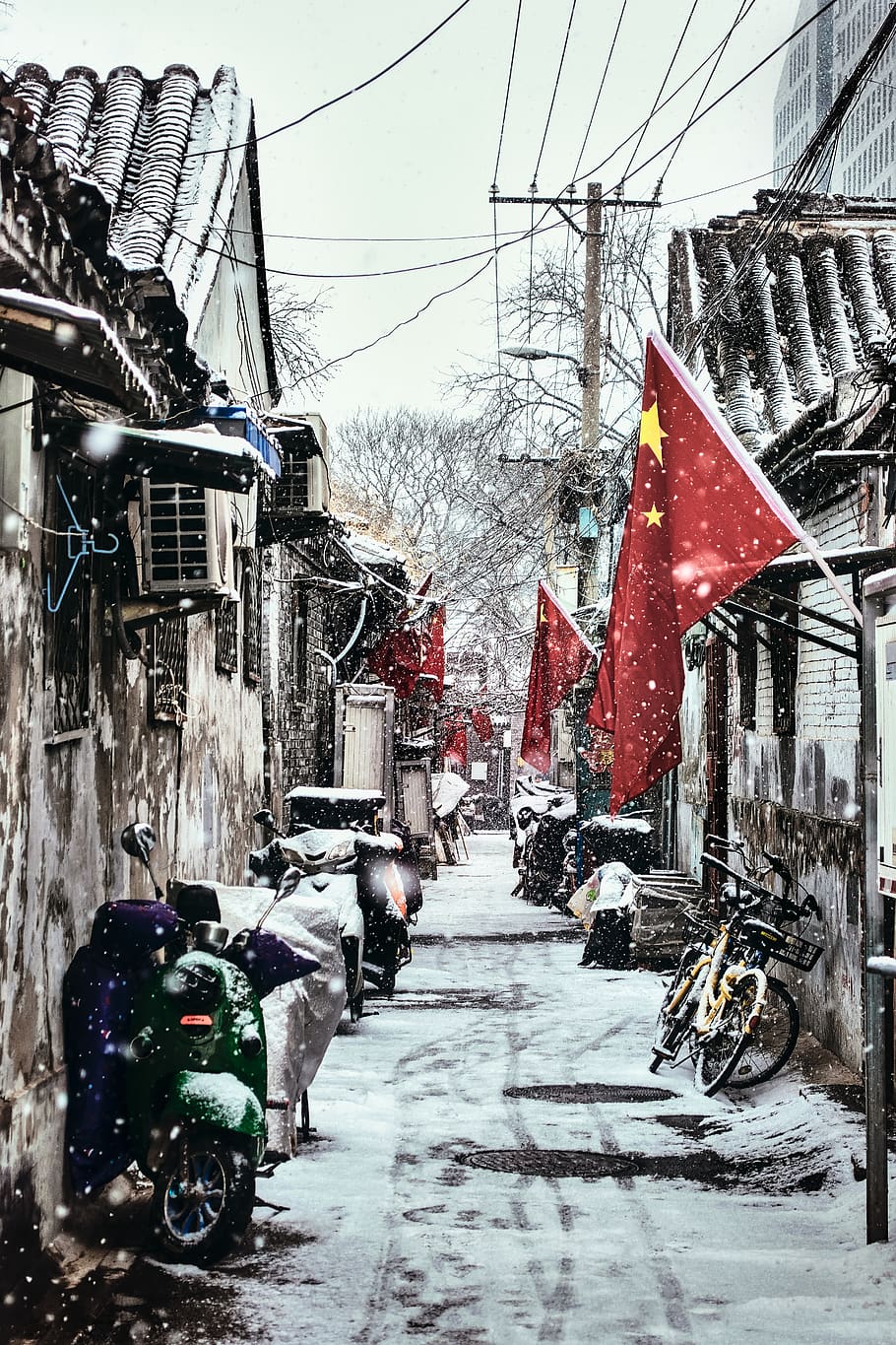 empty streets covered by snow during daytime, building exterior HD wallpaper