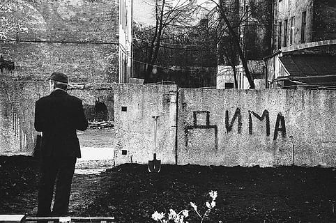Worker and the russian name on the wall, asphalt, background HD wallpaper