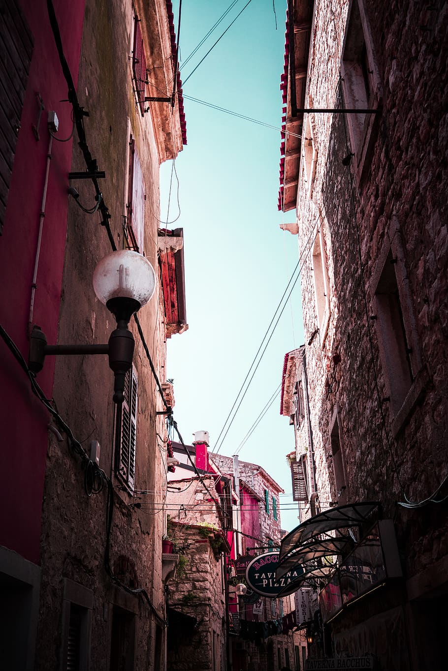 croatia, umag, lamp, narrow street, alley, historic, vanishing point