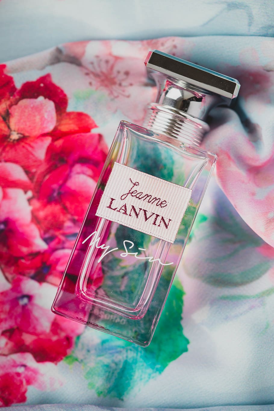 Jeanne Lanvin My Sin Perfume Bottle, aroma, aromatic, close-up