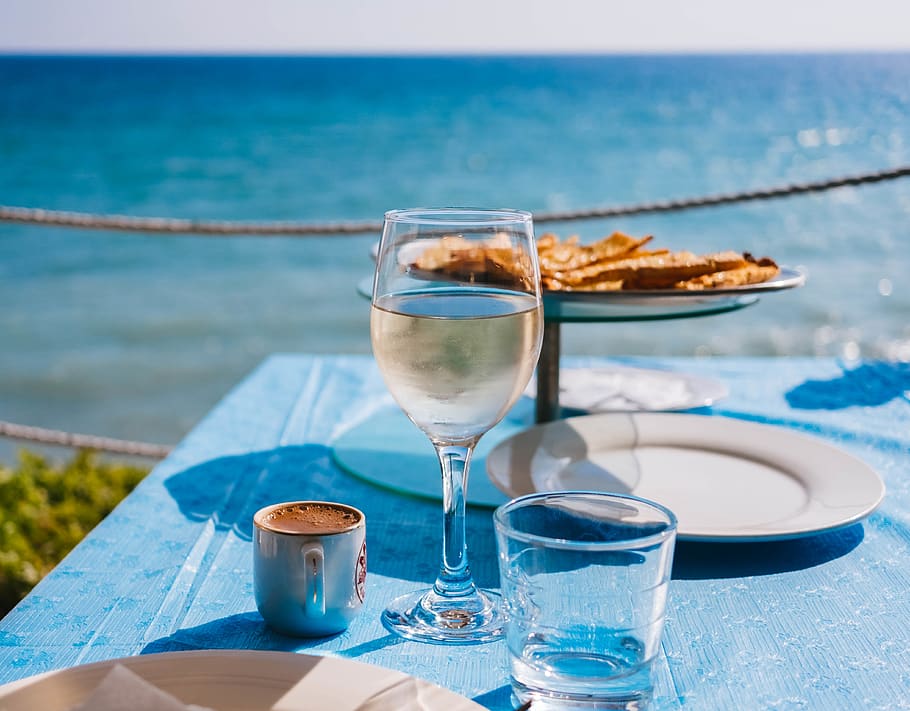 Clear Drinking Glass Beside Plate on Table Far from Water Close-up Photography HD wallpaper