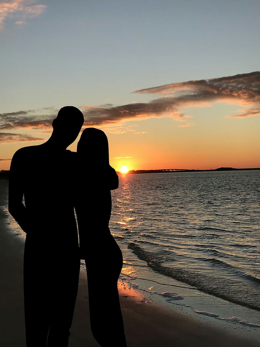 sunset, dusk, couple, water, dawn, hugging, family, love, wife, HD wallpaper