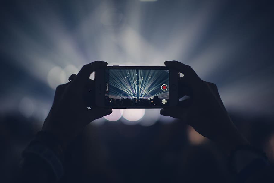 Black Smartphone Turned on, apple, concert, crowd, dark, iphone HD wallpaper