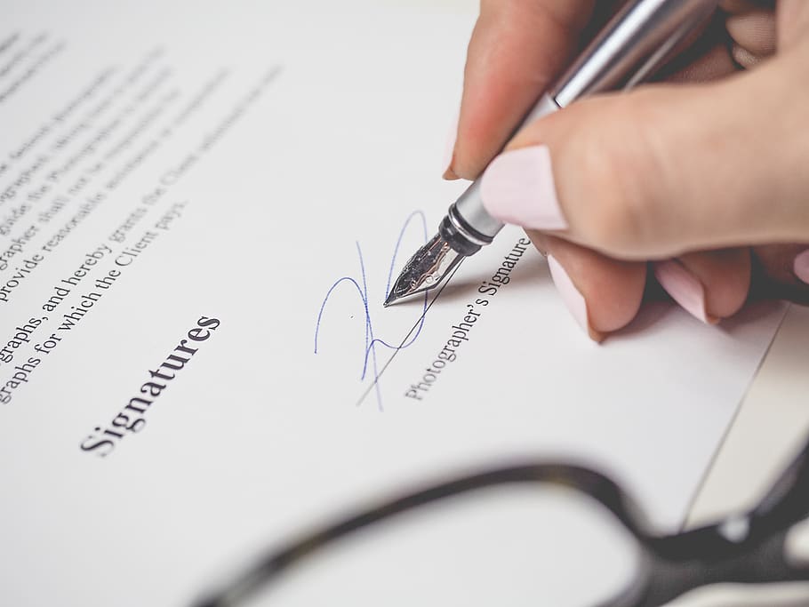 Person Holding Silver Pen Signing Photographers Signature, close-up HD wallpaper