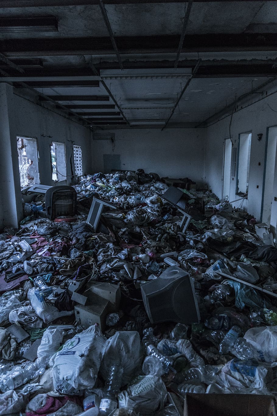 Garbage Inside a Room, abandoned, abandoned building, decay, dirty, HD wallpaper