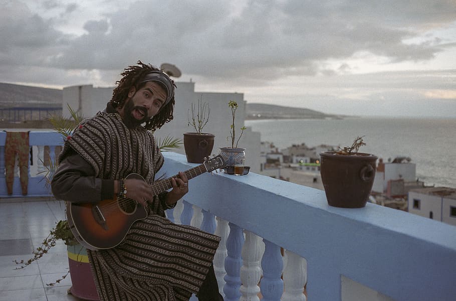 morocco, taghazout, men, man, playing, guitar, color, film HD wallpaper
