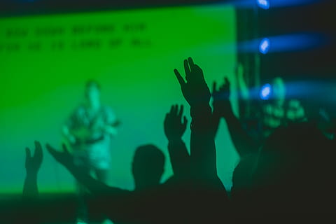 sing, praise, god, jesus, church, band, concert, light, reflection HD wallpaper