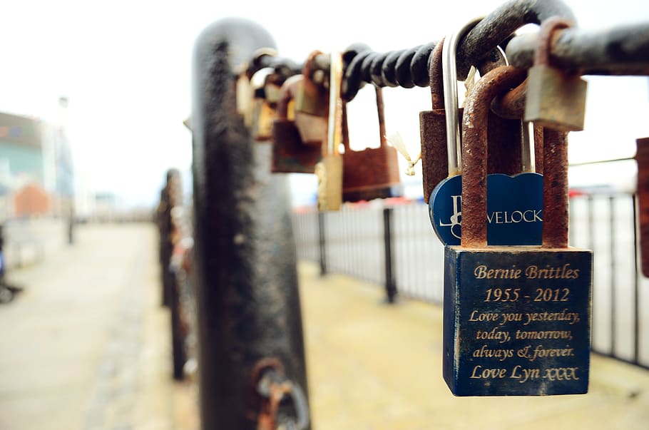 Blue Bernie Brittles 1955-2012 Love You Yesterday, Today, Tomorrow, Always and Forever Love Lyn Xxxx Engraved Padlock, HD wallpaper