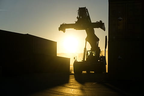 container, loading crane, fog, dark, gloomy, sunrise, backlighting HD wallpaper