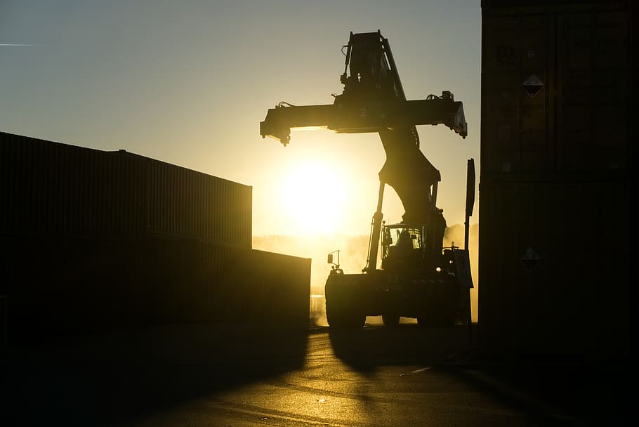 container, loading crane, fog, dark, gloomy, sunrise, backlighting HD wallpaper