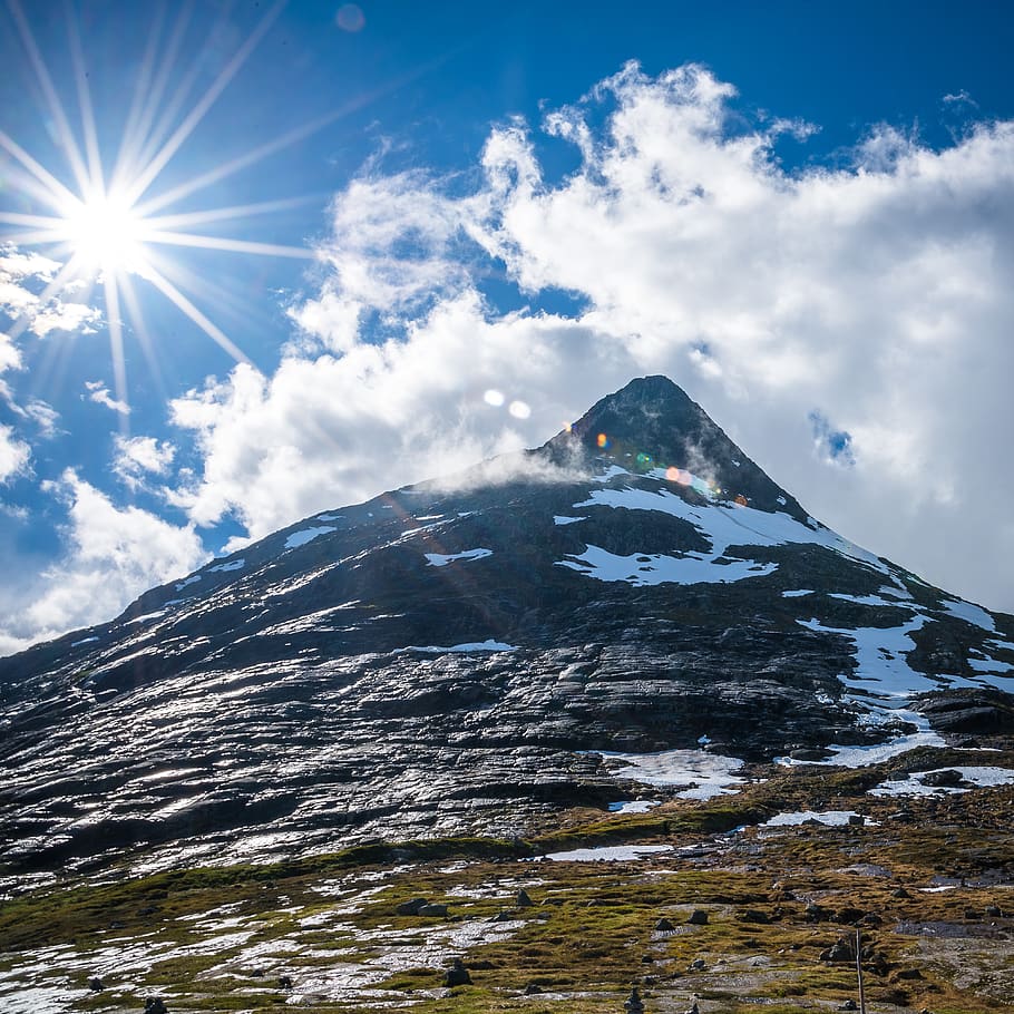 Самая высокая гора в Норвегии. Солнечный пик. Солнце в пике. Pinnacle Mountain.