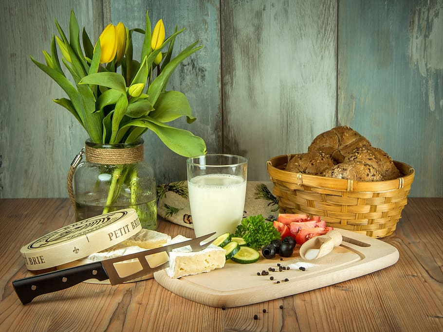 Vegetables on Chopping Board, bread, cheese, flowers, food, tulips, HD wallpaper