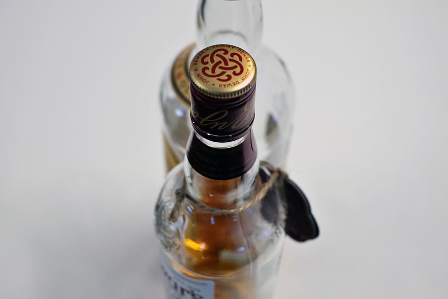 whiskey, bottle, empty, glen talloch, dewar's, alcohol, drink HD wallpaper