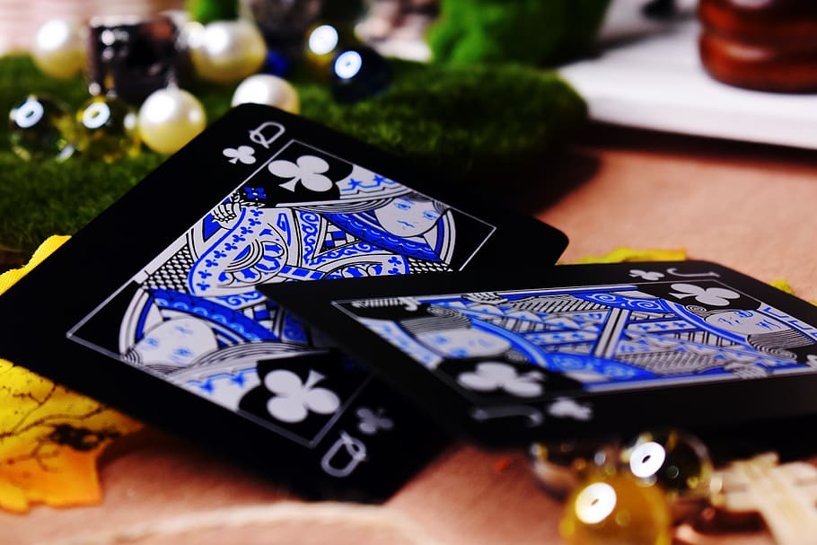 queen-suited-queen-jack-poker-playing-cards.jpg (910×607)