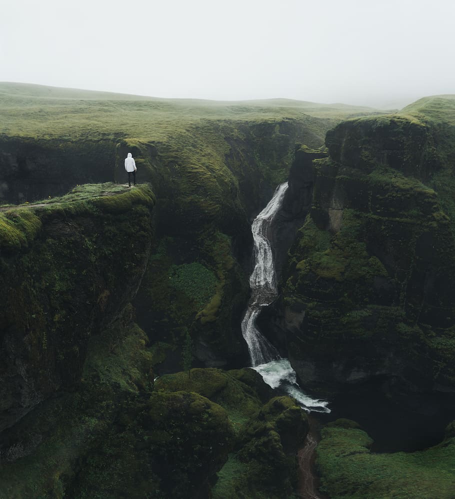 person standing on cliff, beauty in nature, scenics - nature HD wallpaper