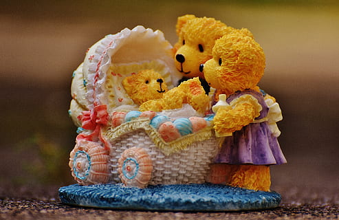Teddy Bears Watching over Baby Teddy Bear Figurine, close-up HD wallpaper