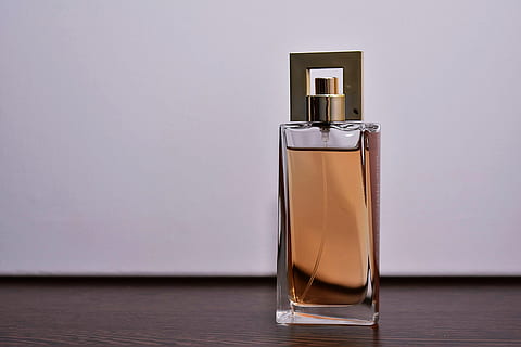 Close-Up Photo of Perfume Bottle, aroma, container, fragrance HD wallpaper
