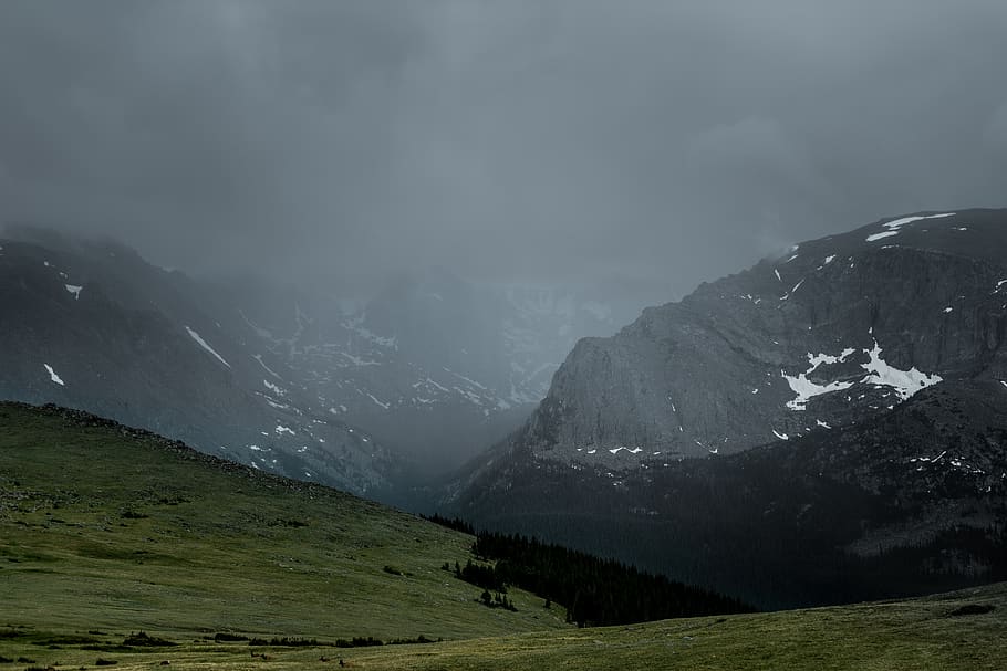 green mountain under cloudy sky, beauty in nature, scenics - nature HD wallpaper
