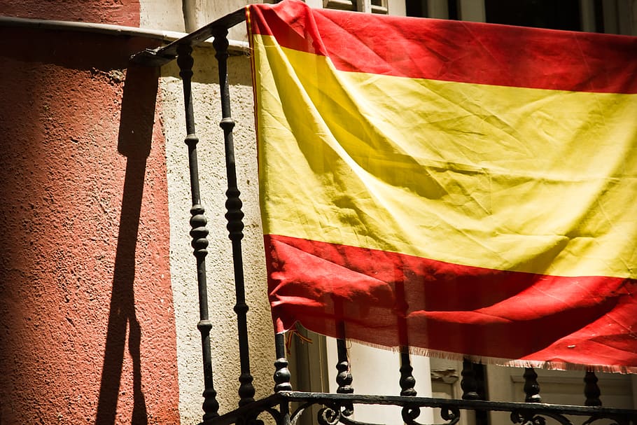 spain, madrid, shadow, balcony, flag, yellow, español, red HD wallpaper